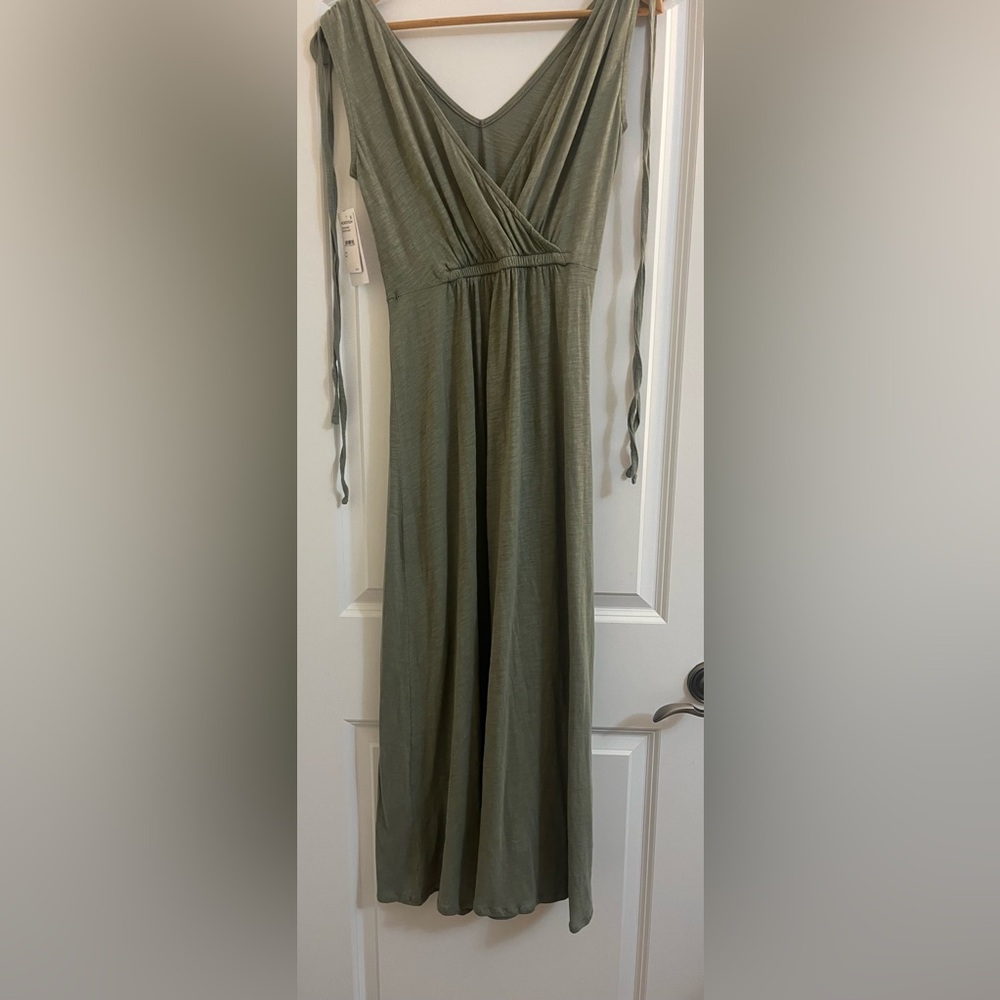 Nordstrom Rack Green V-Neck Sleeveless Maxi Dress